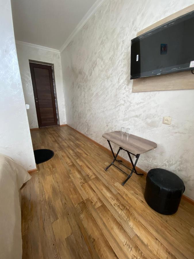 Hotel Holiday House Chkonia Batumi Exterior foto