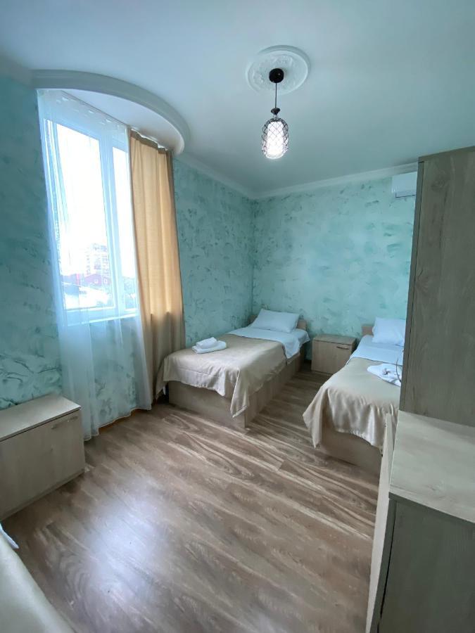 Hotel Holiday House Chkonia Batumi Exterior foto