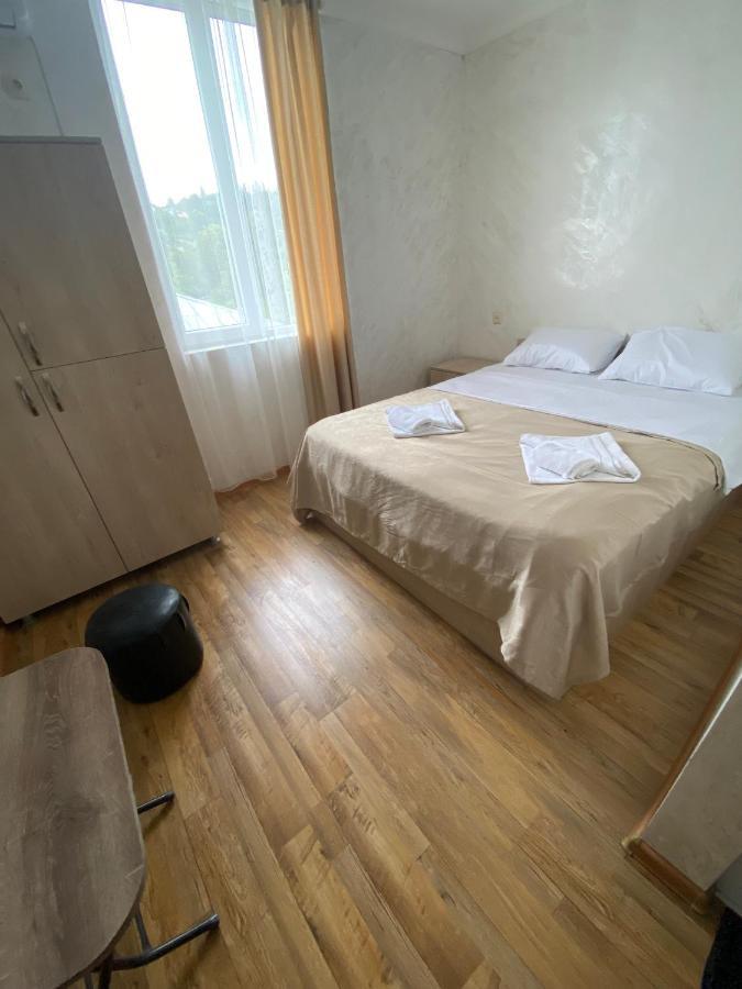 Hotel Holiday House Chkonia Batumi Exterior foto