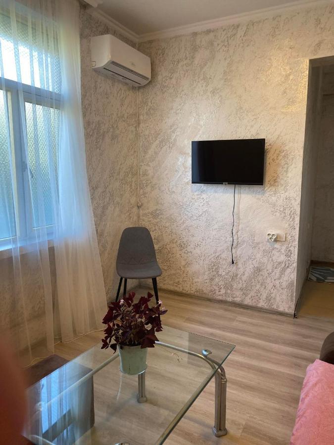 Hotel Holiday House Chkonia Batumi Exterior foto