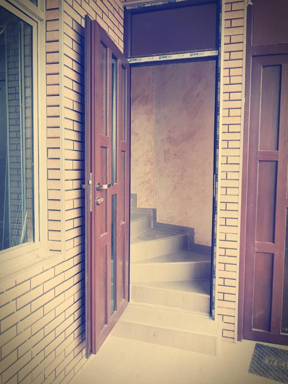 Hotel Holiday House Chkonia Batumi Exterior foto